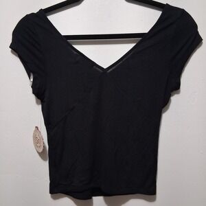 SO Black Short Sleeve Surplice V-Neck Top Womens Size Medium NEW
